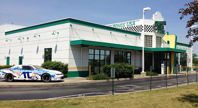 Quaker Steak & Lube - Image 1